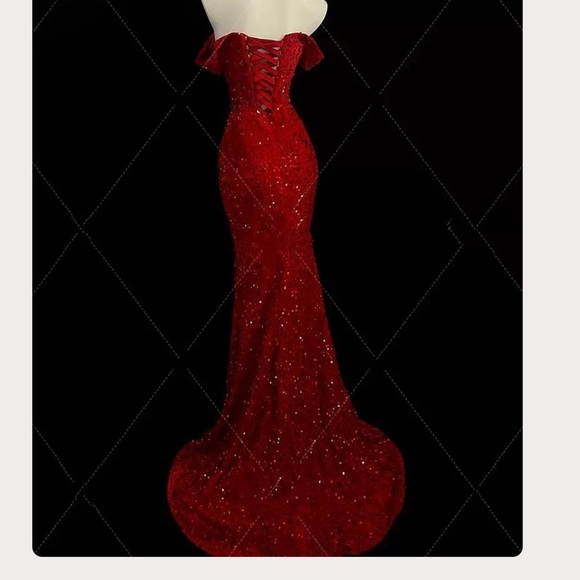 Classy mermaid prom dress 👗 - Picture 2 of 9